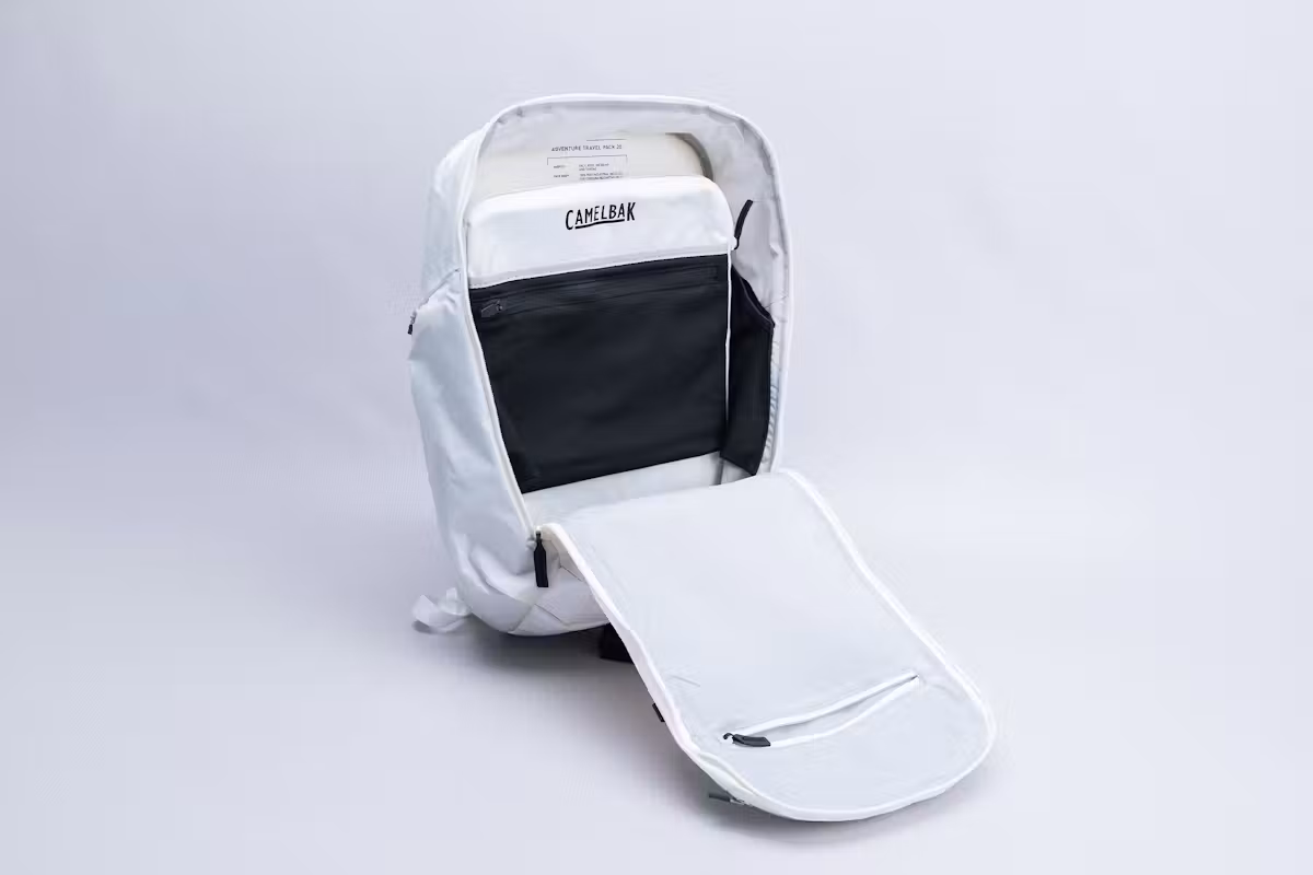 CamelBak ATP 20 背包主仓前开口设计