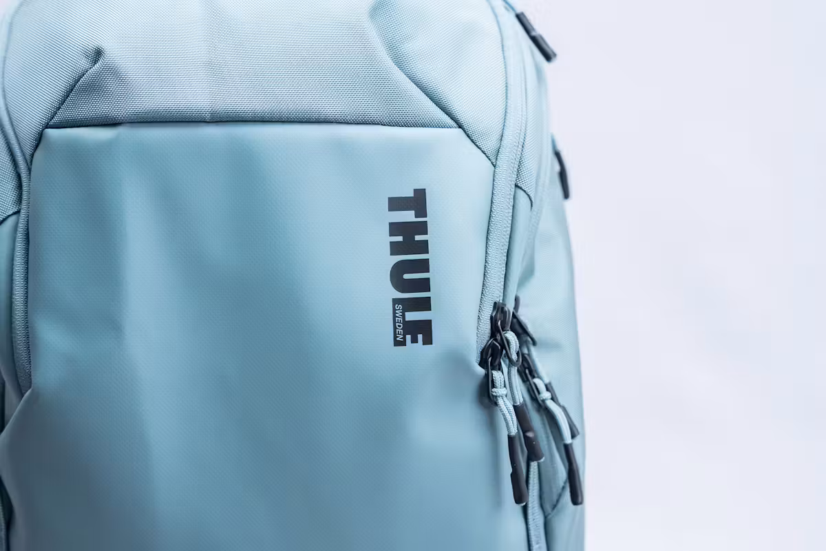 Thule Chasm 26升笔记本电脑背包品牌标识 Thule Chasm 26升笔记本电脑背包品牌标识