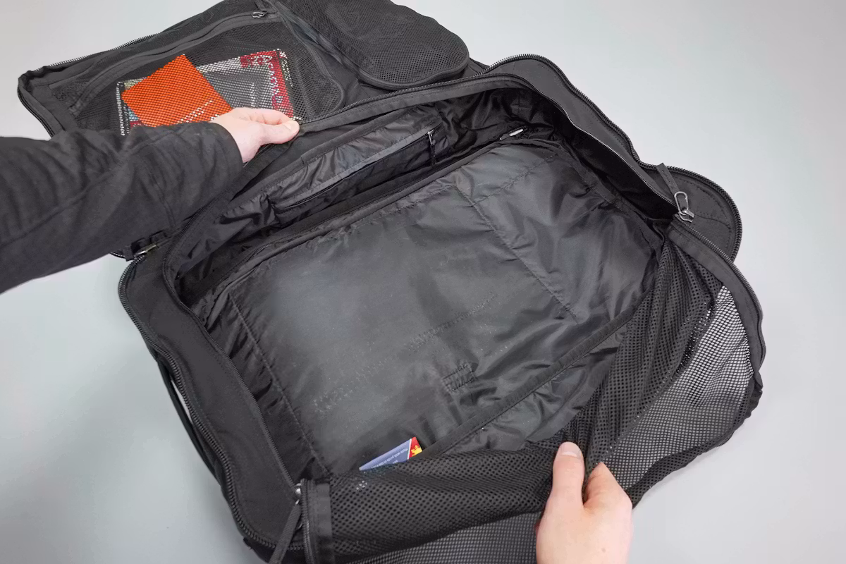 Cotopaxi Allpa 42L 主隔层,右侧 Cotopaxi Allpa 42L 主隔层,右侧