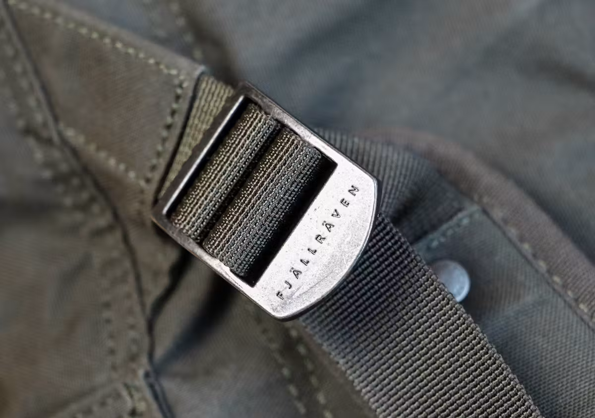 Fjallraven Splitpack背包上的金属扣