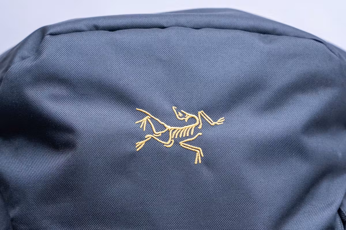 Arc'teryx Mantis 30 背包品牌标识 Arc'teryx Mantis 30 背包品牌标识