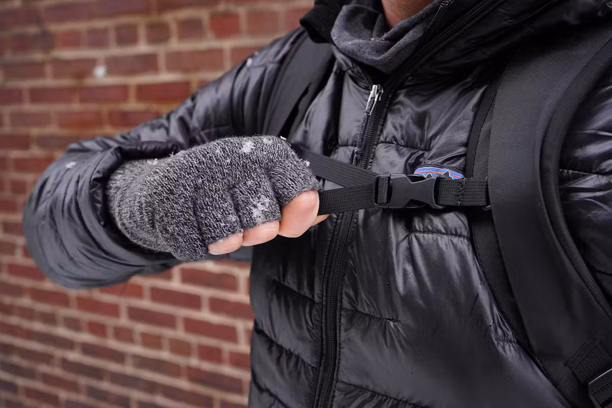 The North Face Kaban 背包胸带调节