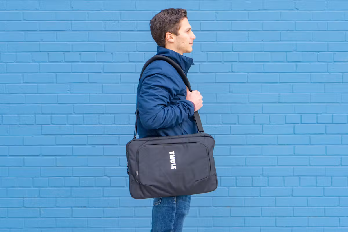 Thule Subterra Convertible Carry On 侧面