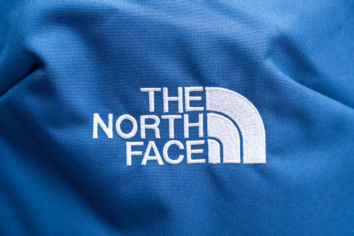 The North Face Vault 背包品牌标识 The North Face Vault 背包品牌标识