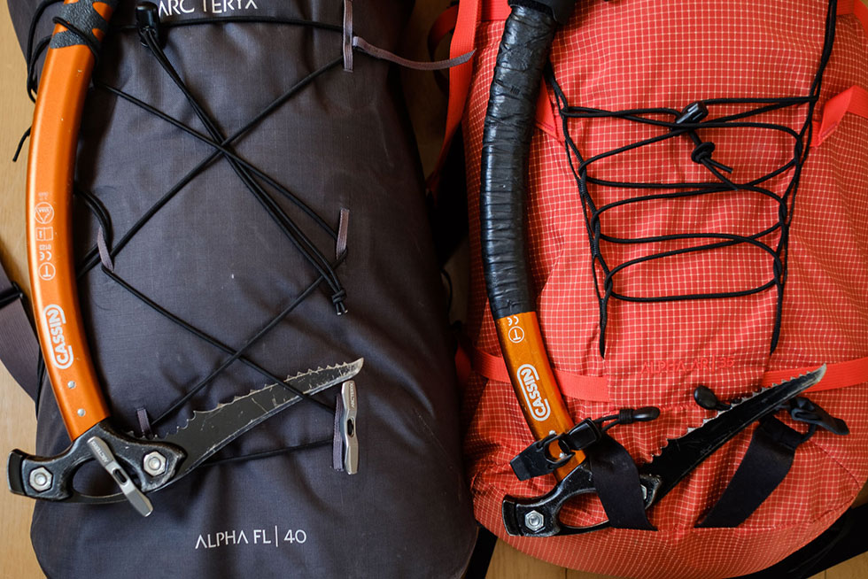 Arc'teryx Alpha FL 40 登山包：冰镐