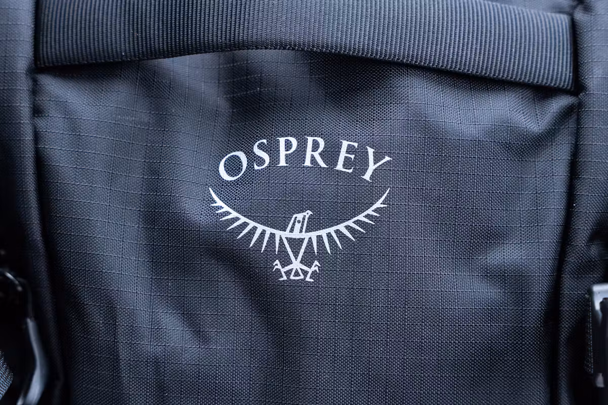 Osprey Sojourn Porter 30升品牌标识 Osprey Sojourn Porter 30升品牌标识