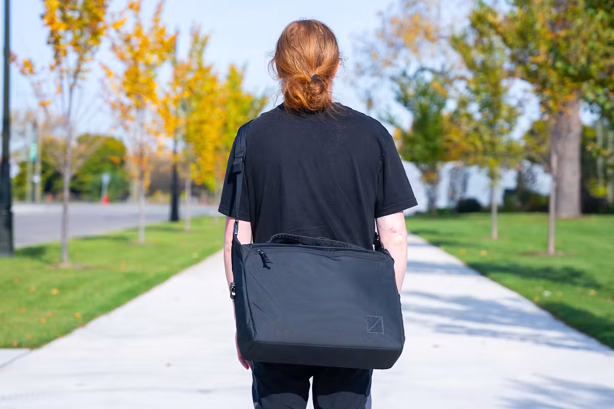EVERGOODS Transit Briefcase 20L (TB20) 后视图 EVERGOODS Transit Briefcase 20L (TB20) 后视图