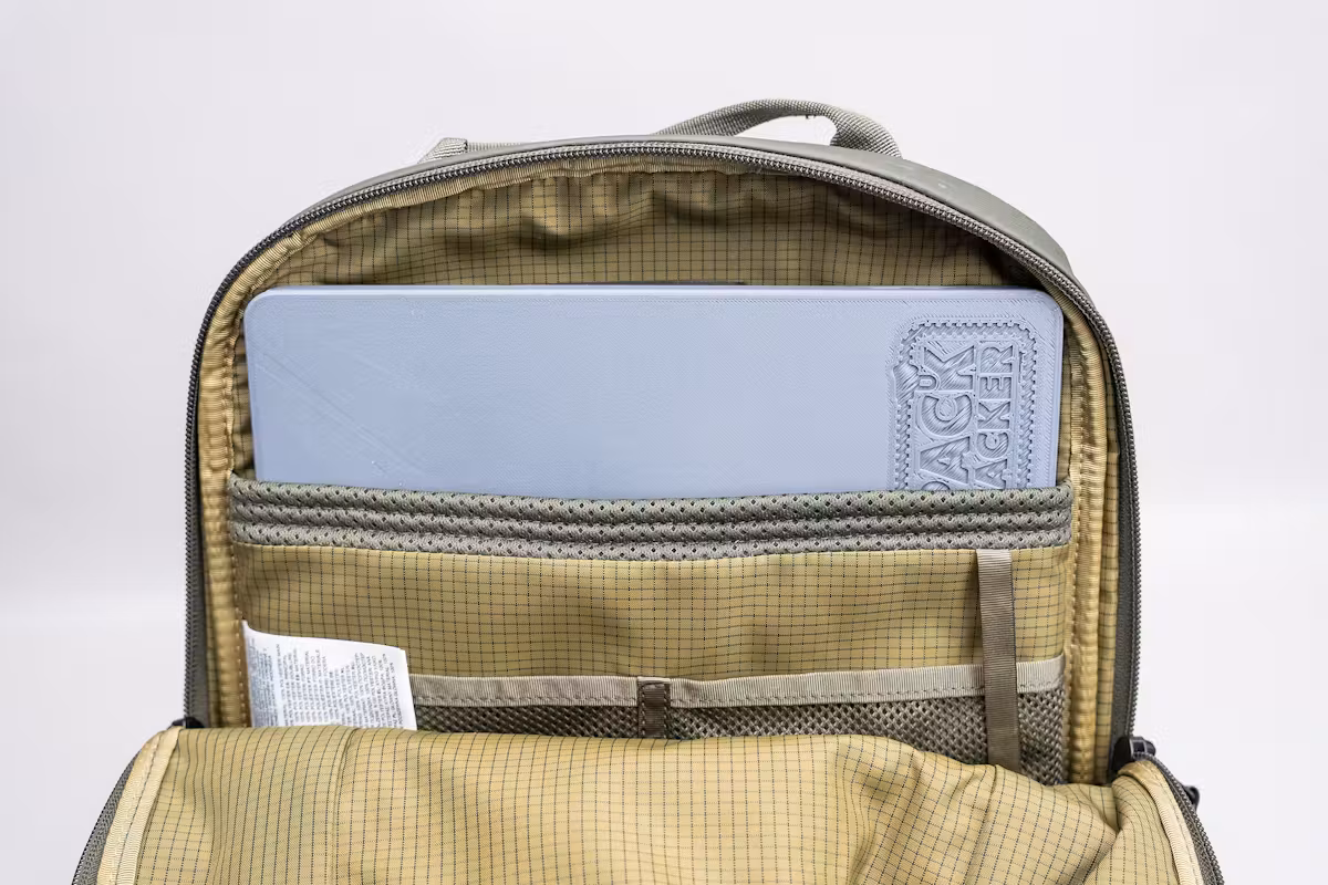 The North Face Base Camp Voyager Pro 轻量级背包笔记本电脑工程