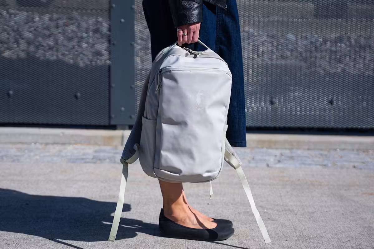 Cotopaxi Allpa 18L 背包顶部提手