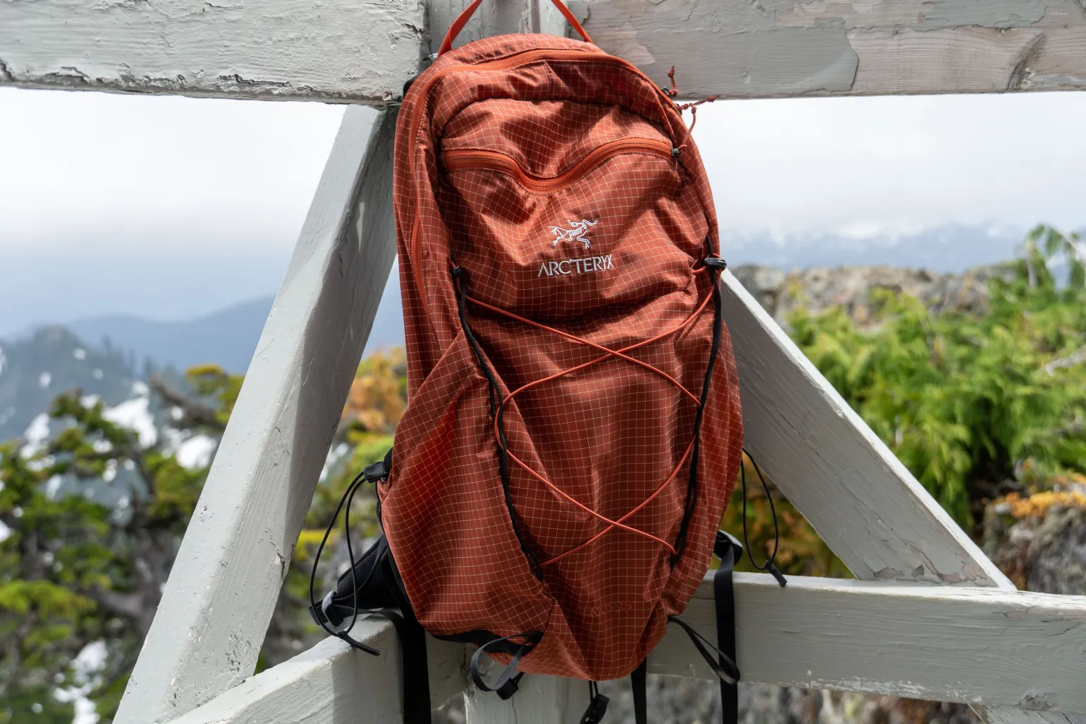 Arc'teryx Aerios 15 挂在瞭望台 Arc'teryx Aerios 15 挂在瞭望台