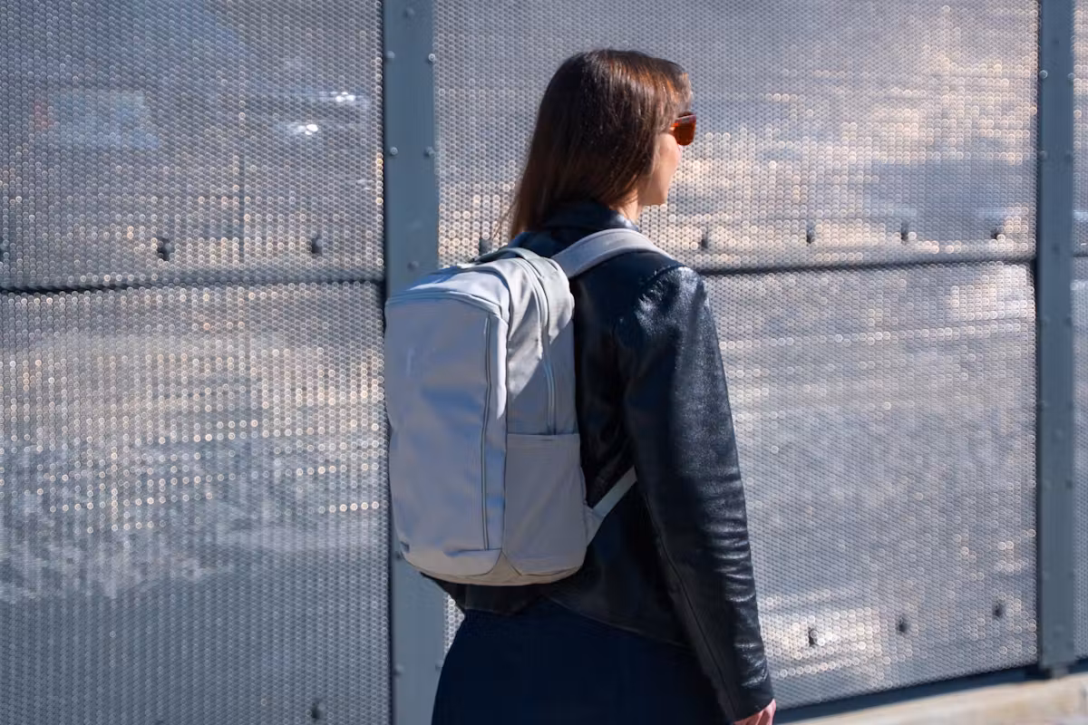 Cotopaxi Allpa 18L 日用背包侧面轮廓