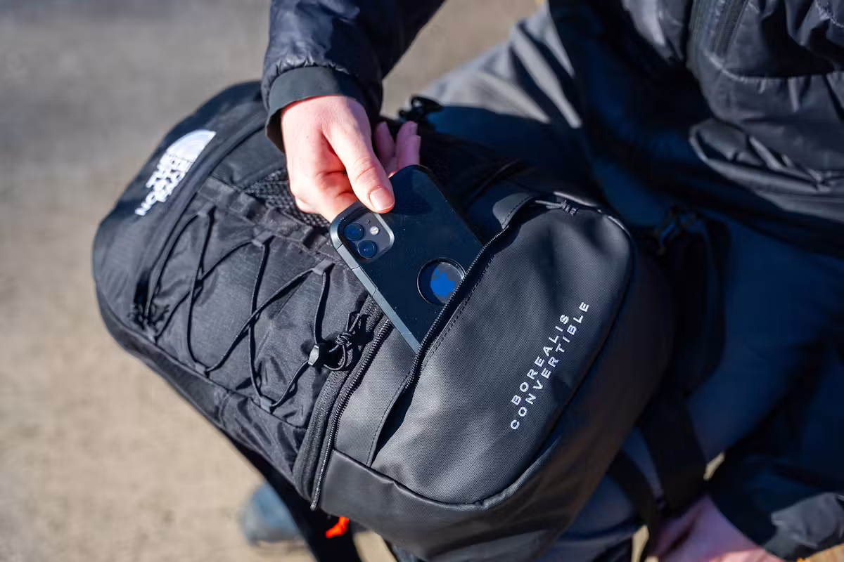 The North Face Borealis 可转换背包底部口袋 The North Face Borealis 可转换背包底部口袋