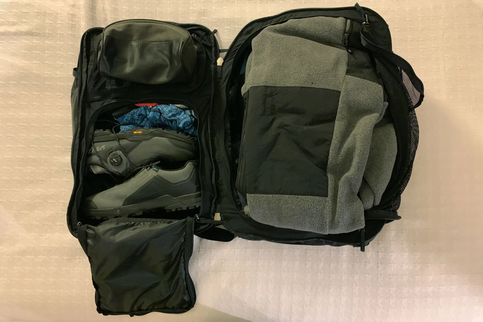 Cotopaxi Allpa 42 旅行背包 满载状态 Cotopaxi Allpa 42 旅行背包 满载状态