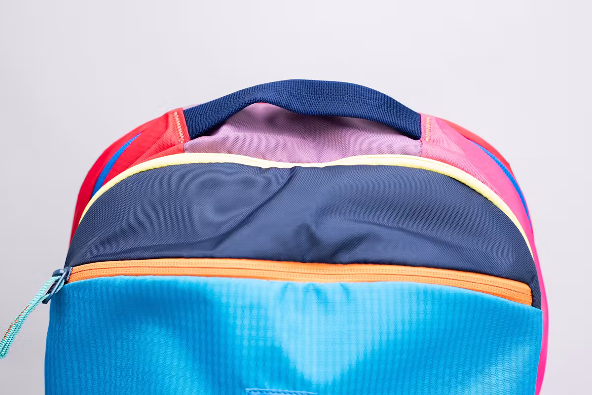 Cotopaxi Allpa 26L 背包顶部提手