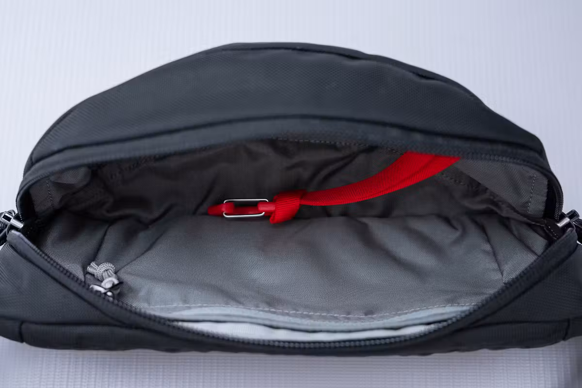 EVERGOODS Civic Access Sling 1L 空置状态 EVERGOODS Civic Access Sling 1L 空置状态
