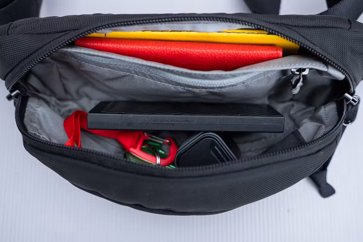 EVERGOODS Civic Access Sling 1L 满载状态 EVERGOODS Civic Access Sling 1L 满载状态