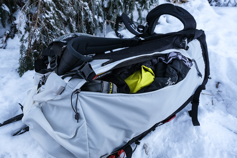 Mountain Hardwear Snoskiwoski 40 滑雪包:侧袋 Mountain Hardwear Snoskiwoski 40 滑雪包:侧袋