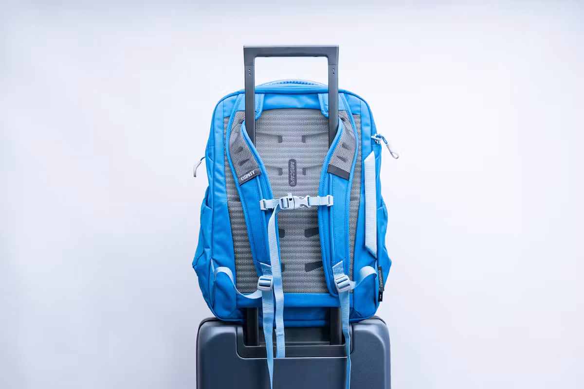 Osprey Daylite 可扩展旅行包 26+6 穿过行李箱 Osprey Daylite 可扩展旅行包 26+6 穿过行李箱
