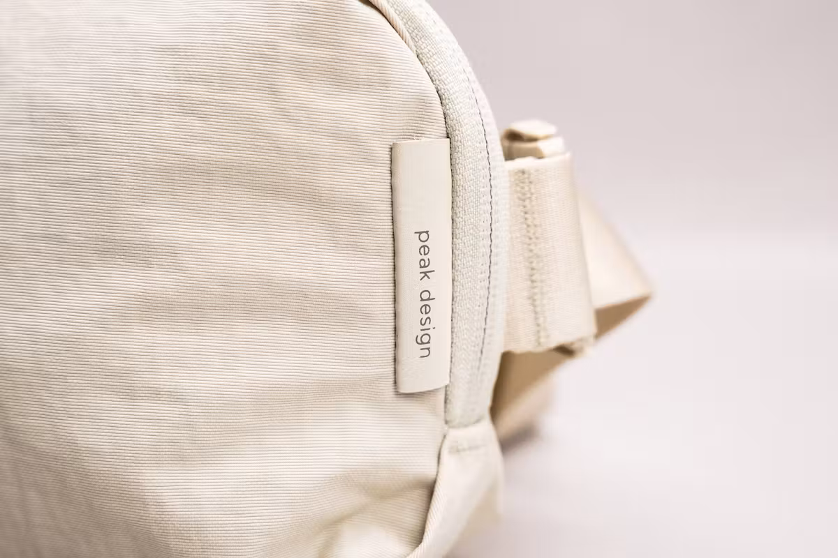 Peak Design City Sling 品牌标识 Peak Design City Sling 品牌标识