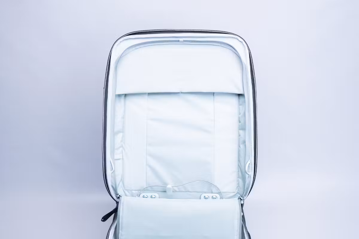 Peak Design Roller Pro Carry-On 空置状态 Peak Design Roller Pro Carry-On 空置状态