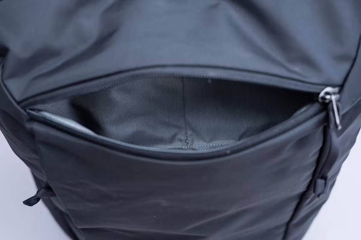 EVERGOODS CIVIC 旅行包 20L (CTB20) 顶部前袋