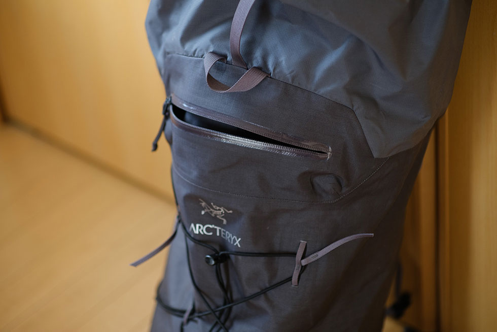 Arc'teryx Alpha FL 40 登山包：前袋