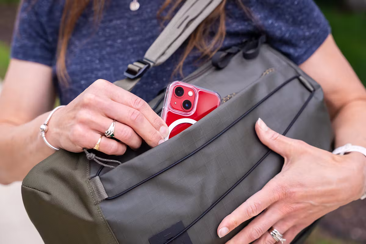 The North Face Base Camp Voyager Pro 轻量级背包使用中