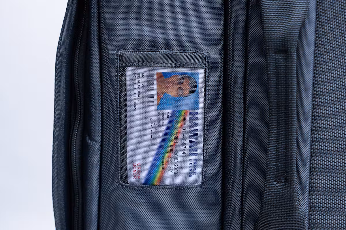 Timbuk2 Copilot 行李箱拉杆网状 ID 口袋