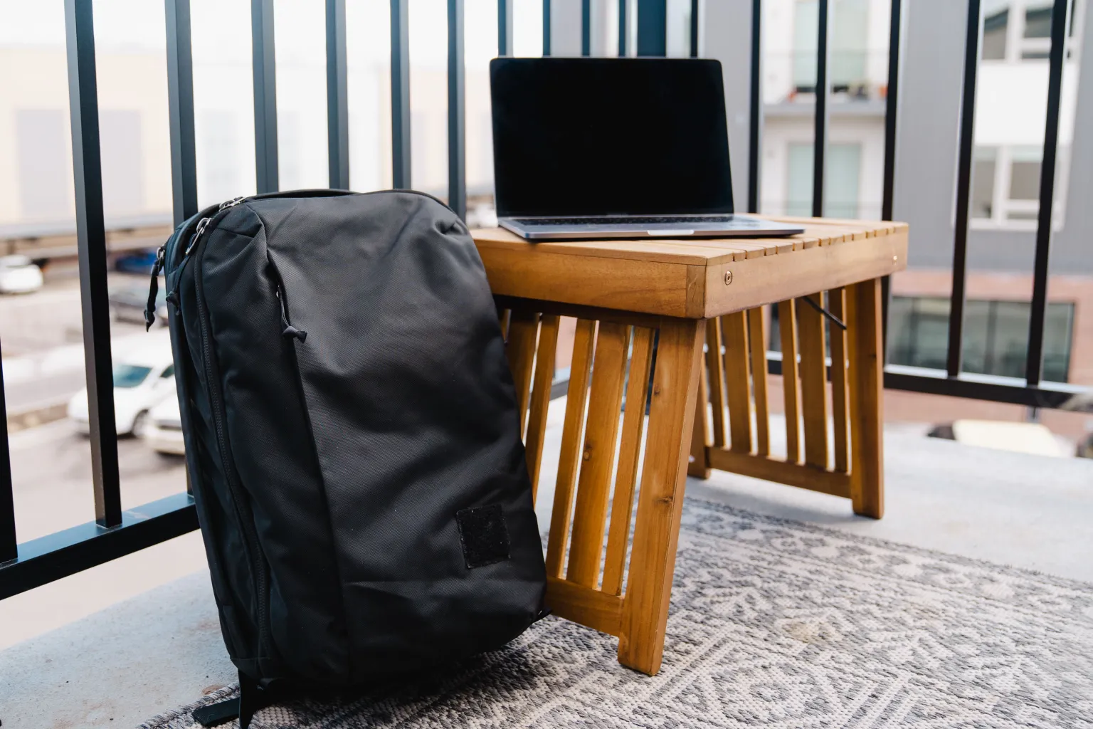 Evergoods CPL 24L 拥有现代简约的风格，适用于任何工作环境——室内或室外