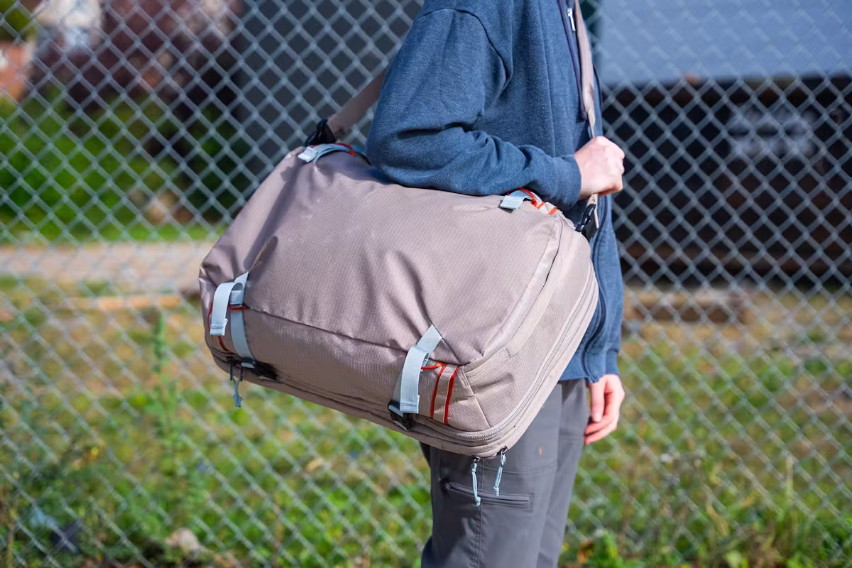 Patagonia Black Hole MLC 45L 斜挎包模式 Patagonia Black Hole MLC 45L 斜挎包模式