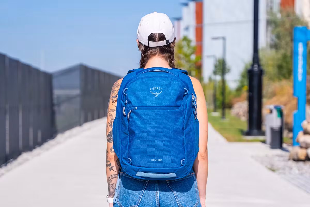 Osprey Daylite 可扩展旅行背包 26+6 后视图 Osprey Daylite 可扩展旅行背包 26+6 后视图