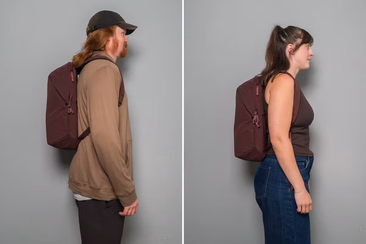 Peak Design City Backpack 15L 双人并排比较 Peak Design City Backpack 15L 双人并排比较