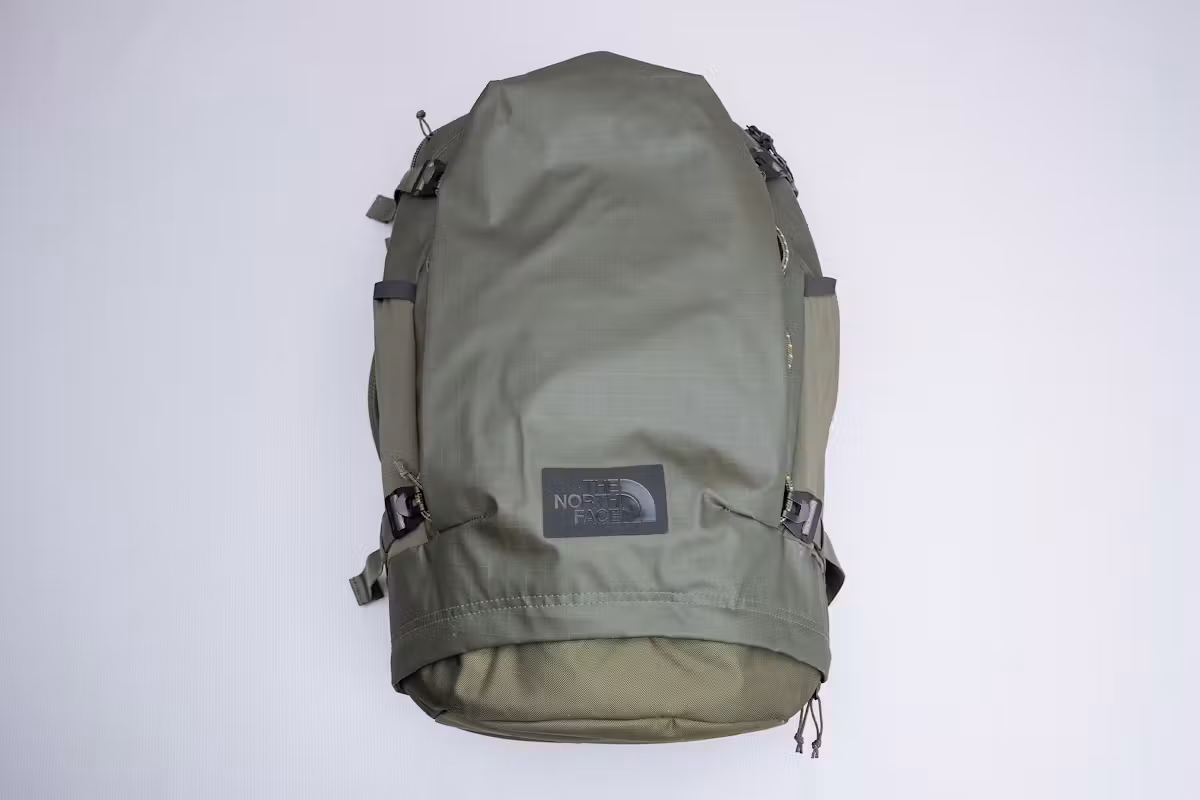 The North Face Base Camp Voyager Pro 旅背包压缩带