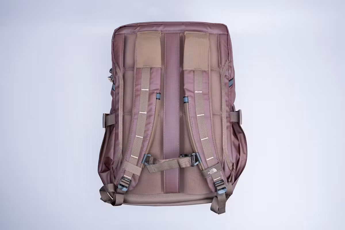 The North Face Base Camp Voyager 旅行背包(35升)背负系统 The North Face Base Camp Voyager 旅行背包(35升)背负系统