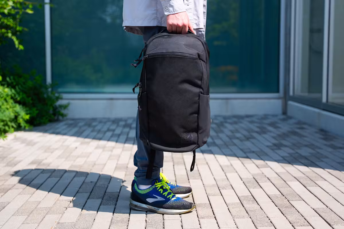 EVERGOODS CIVIC 半拉链 22L (V3) 顶部提手 EVERGOODS CIVIC 半拉链 22L (V3) 顶部提手