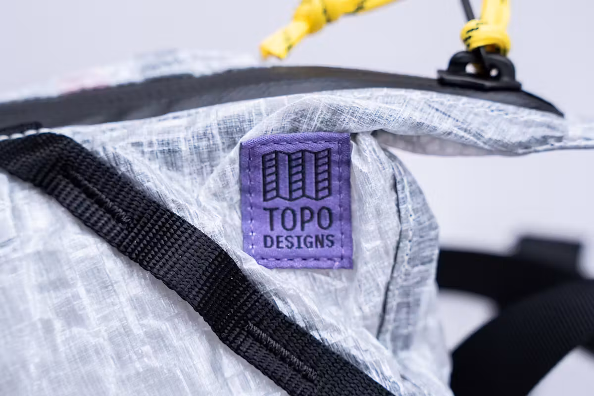 Topo Designs Moonlight 斜挎包品牌标识 Topo Designs Moonlight 斜挎包品牌标识