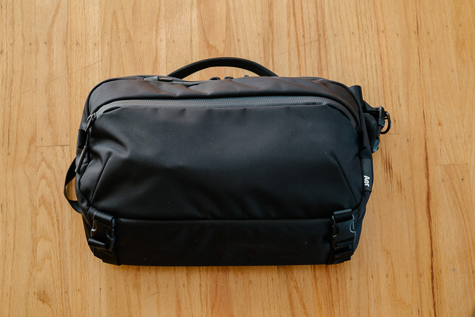 Aer Travel Sling 2 斜挎包:正面 Aer Travel Sling 2 斜挎包:正面