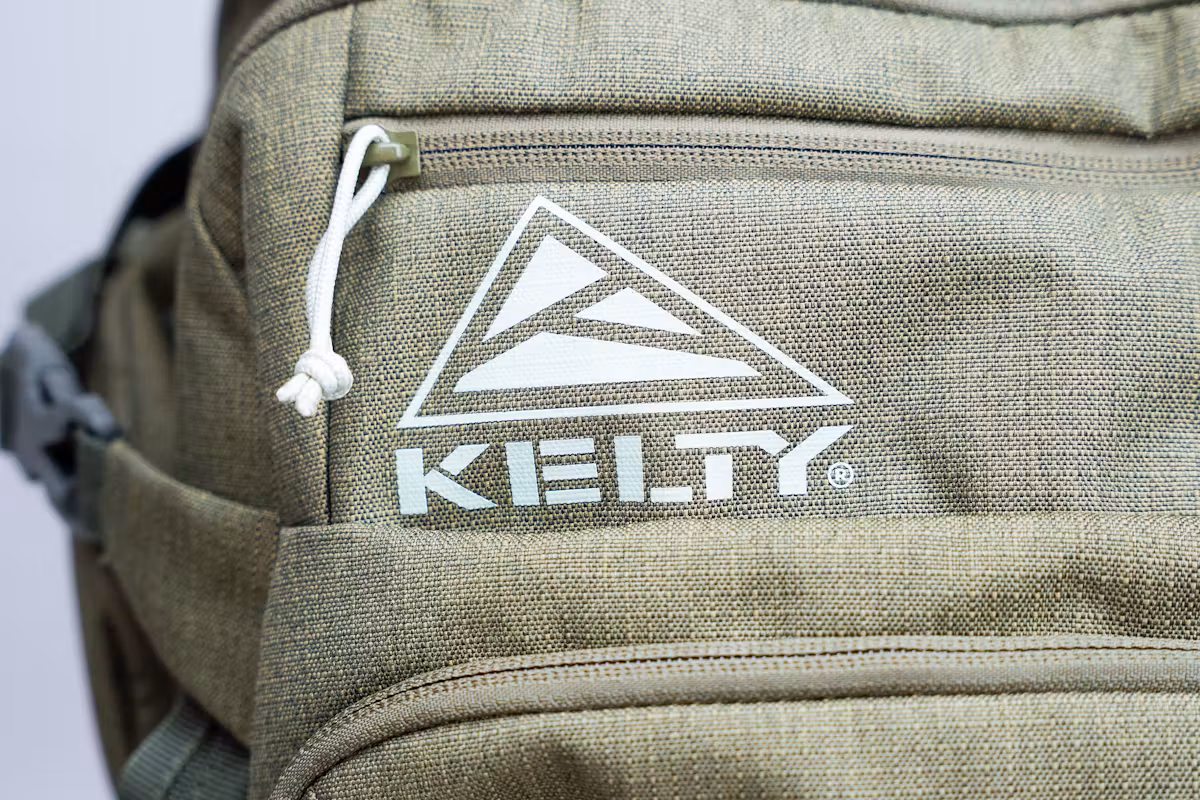 Kelty Redwing Traveler 30 品牌标识 Kelty Redwing Traveler 30 品牌标识