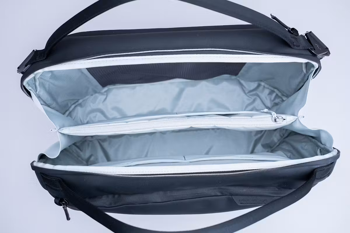 Peak Design 旅行周末包 25L 空置状态 Peak Design 旅行周末包 25L 空置状态