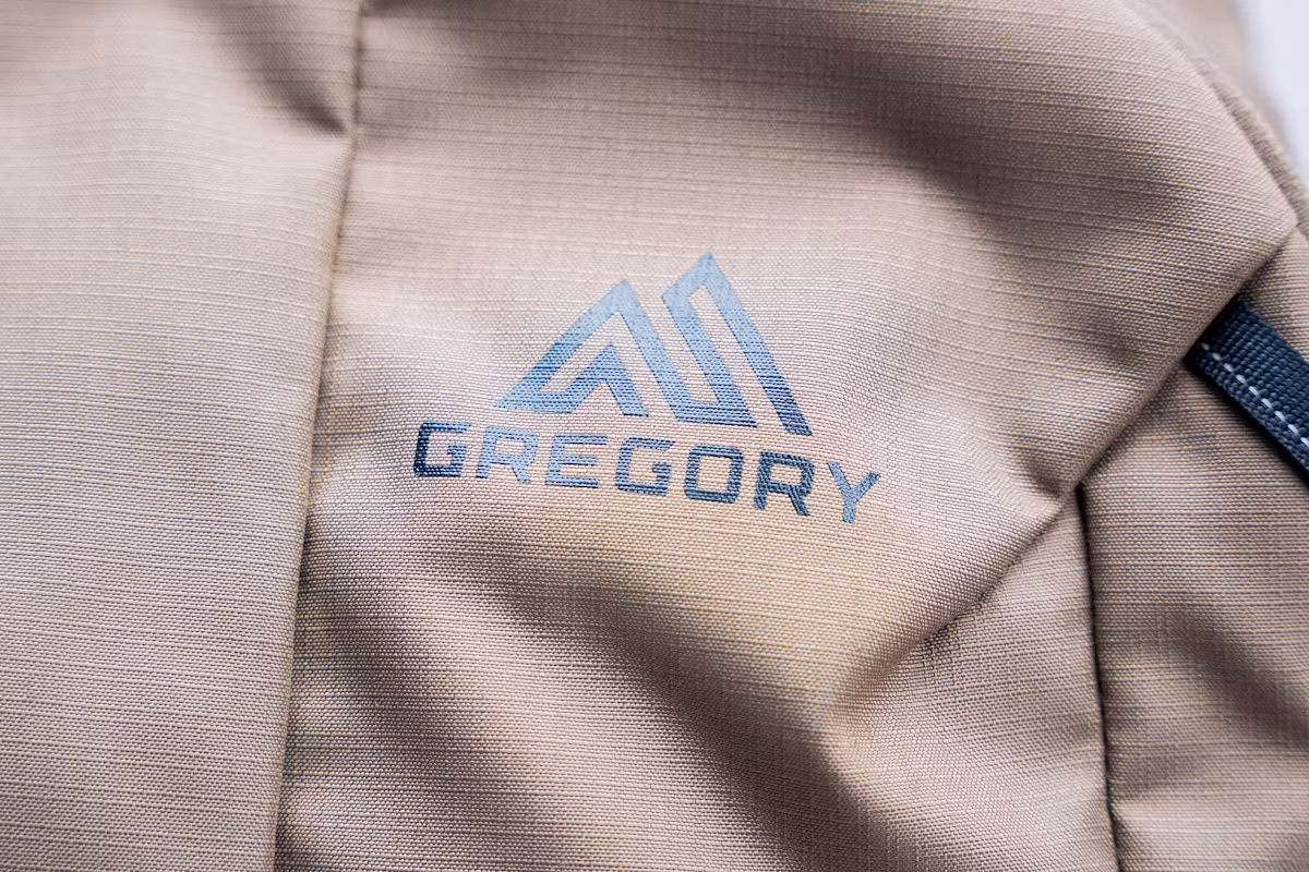 Gregory Retna 28 品牌标识
