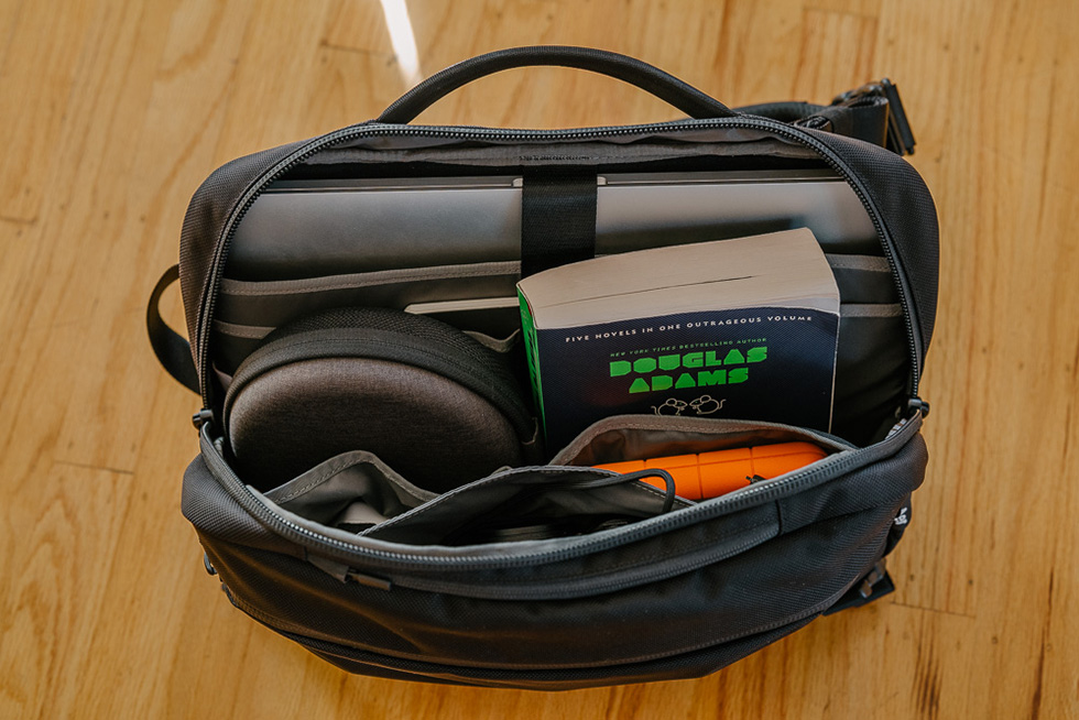 Aer Travel Sling 2 斜挎包:满载状态 Aer Travel Sling 2 斜挎包:满载状态