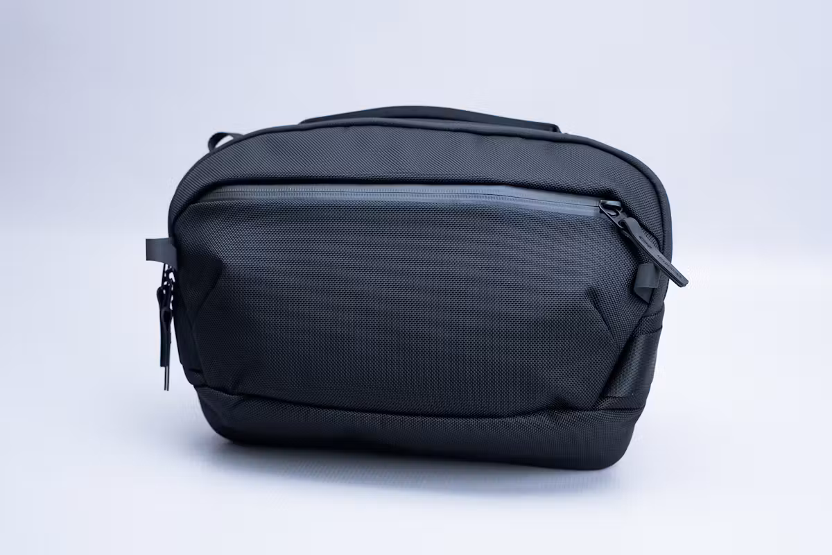 Aer Day Sling 4 Max 在工作室 Aer Day Sling 4 Max 在工作室