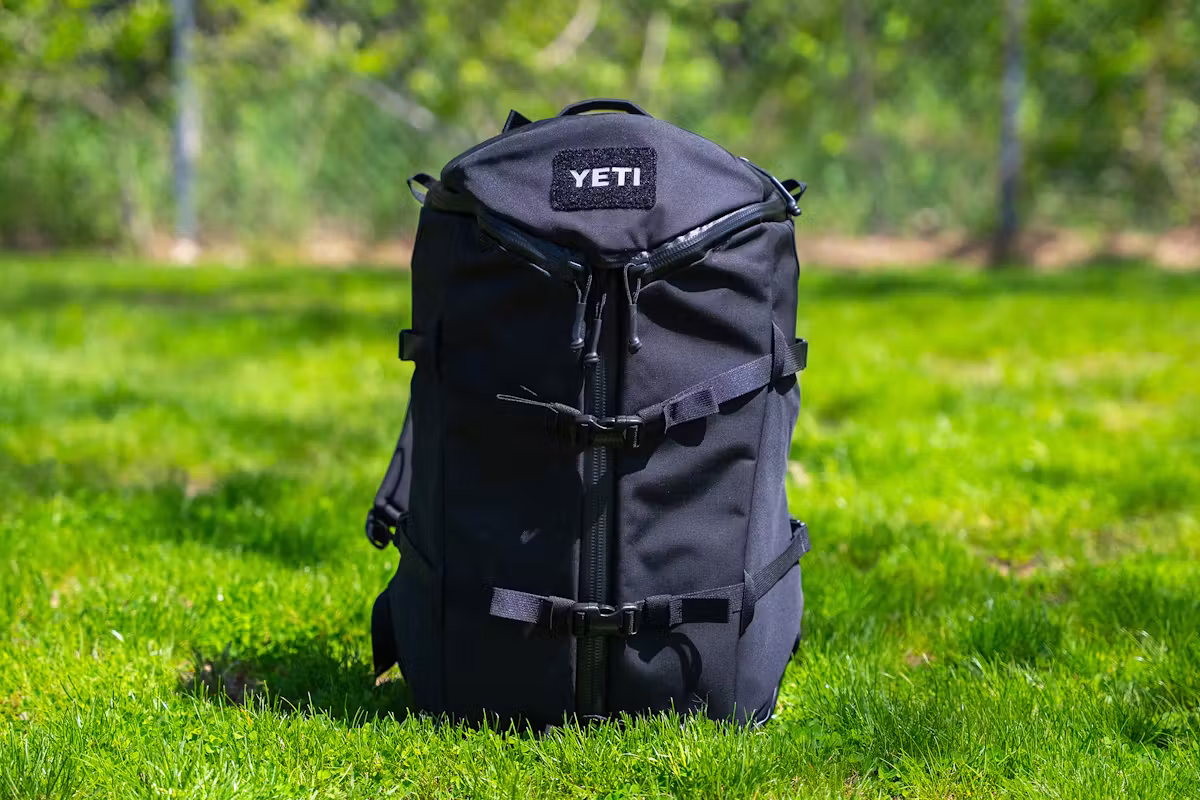 YETI Ranchero 22L 背包正面图 YETI Ranchero 22L 背包正面图