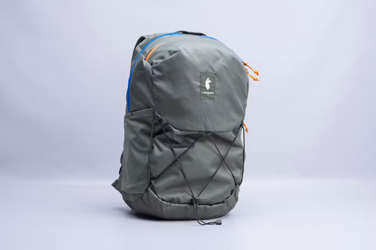 Cotopaxi Abierto 26L 背包在工作室 Cotopaxi Abierto 26L 背包在工作室