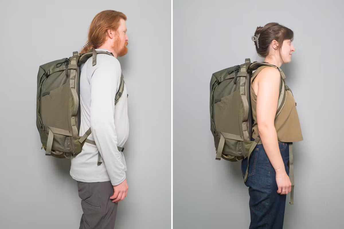 The North Face Base Camp Voyager Pro 旅行背包并排比较