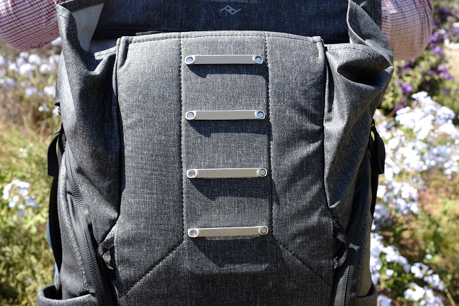 Peak Design Everyday Backpack 20L 日用背包:带磁吸扣的隐蔽储物隔层 Peak Design Everyday Backpack 20L 日用背包:带磁吸扣的隐蔽储物隔层