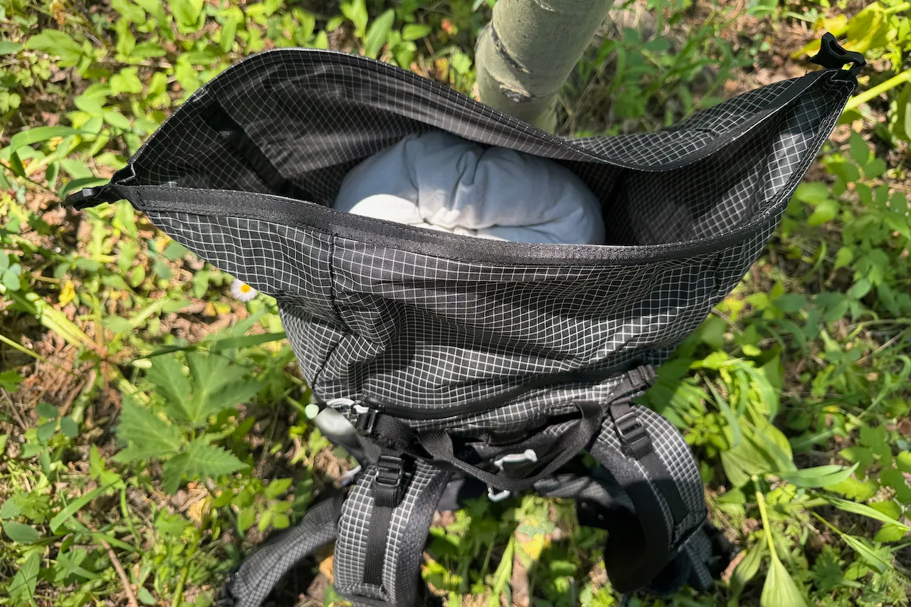Exped Lightning 50 背包的开放式卷顶隔层 Exped Lightning 50 背包的开放式卷顶隔层