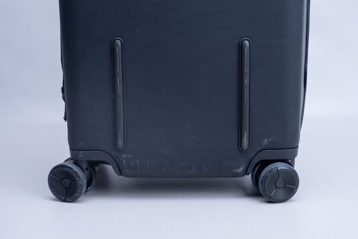 Peak Design Roller Pro Carry-On 划痕 Peak Design Roller Pro Carry-On 划痕