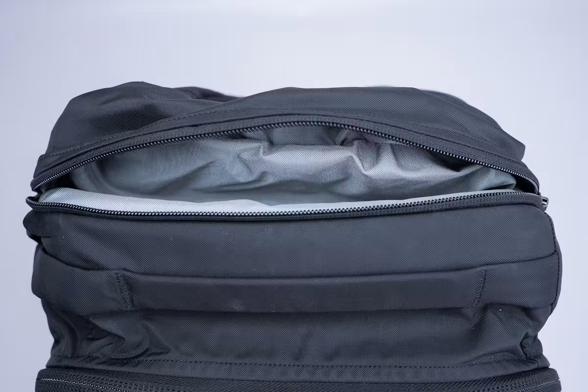 EVERGOODS CIVIC 旅行包 20L (CTB20) 顶部口袋
