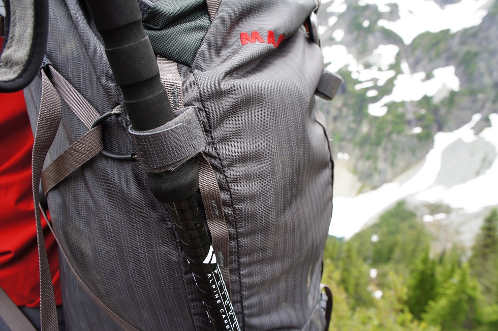 Mammut Trion Zip 28:登山杖上部固定 Mammut Trion Zip 28:登山杖上部固定